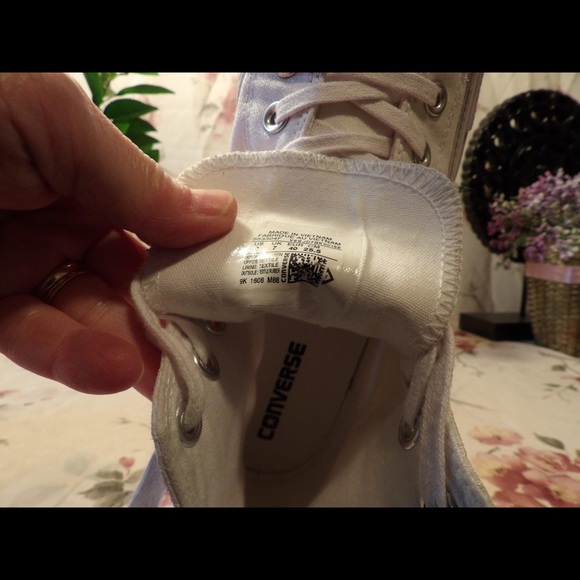 Converse women’s Iridescent white high tops - Picture 6 of 7